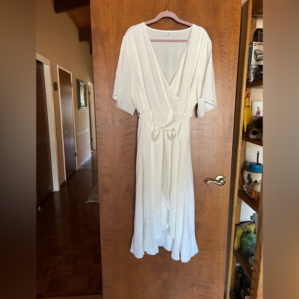 Chic White Midi Wrap Dress